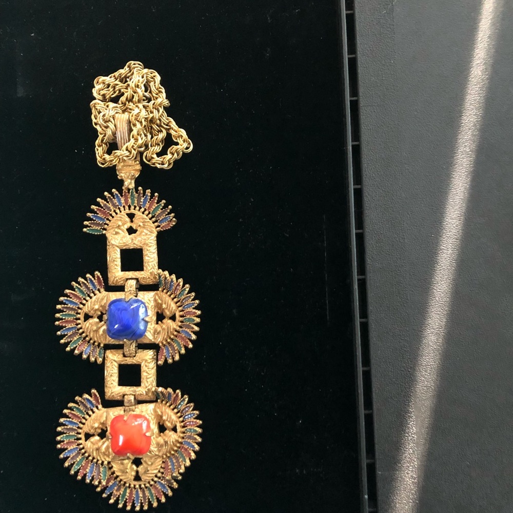 Castlecliffe pendant by Lawrence Vrba